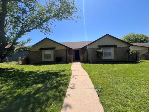 1054 Alicia Ln, Lancaster, TX, 75134-3002 | Card Image