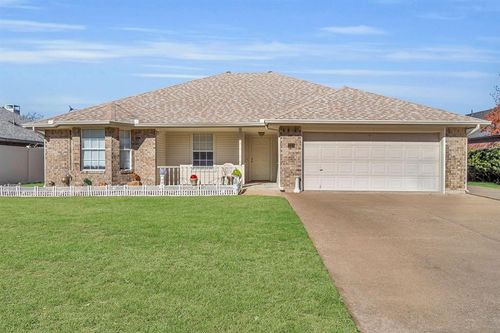 223 Modene Avenue, Waxahachie, TX, 75165 | Card Image