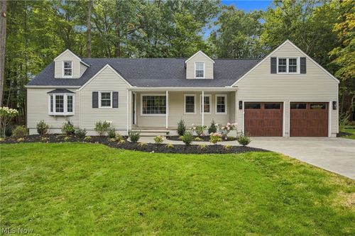 6792 Glenview Rd, Mayfield Village, OH, 44143-3515 | Card Image