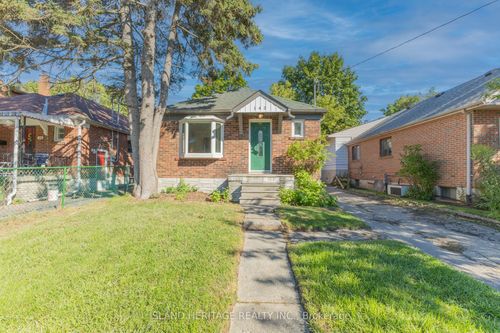 142 Symons St, Etobicoke, ON, M8V1V2 | Card Image