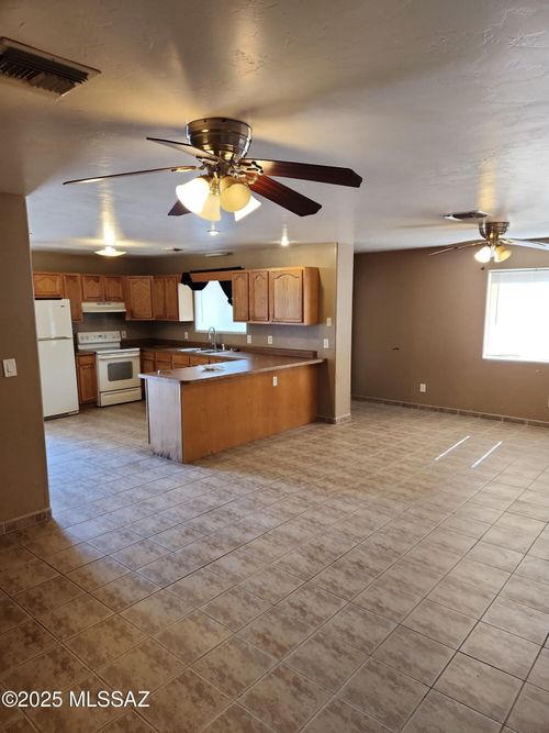 725 W 41st Street, Tucson, AZ, 85713 | Card Image
