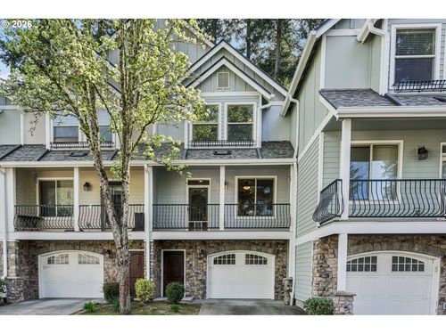 2032 Ne 49th Way, Hillsboro, OR, 97124 | Card Image