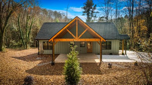 40 Cherry St, East Ellijay, GA, 30540-8601 | Card Image