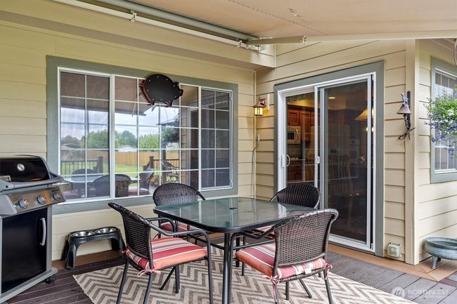 Seating area w/ cantilever shade off back of house | Image 30