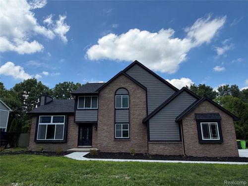 5140 Woodrun Ct, West Bloomfield, MI, 48323-2272 | Card Image