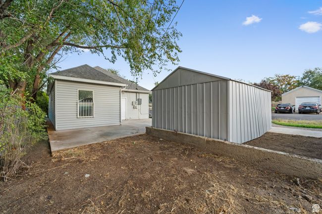 Exterior space with an outbuilding | Image 25