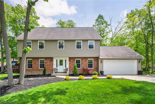 16561 White Oaks Dr, Strongsville, OH, 44136-7438 | Card Image