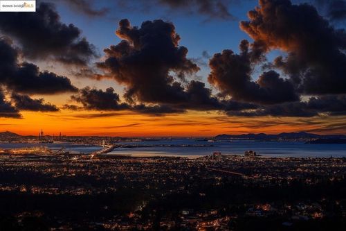 25 Diablo Dr, Oakland, CA, 94611-1070 | Card Image