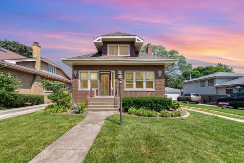 811 Robinhood Ln, La Grange Park, IL, 60526-1578 | Card Image