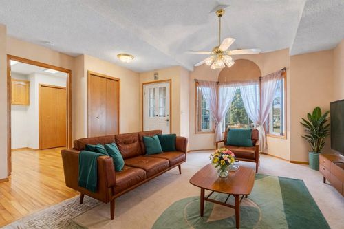 13 Parklane Pl, Strathmore, AB, T1P1K7 | Card Image