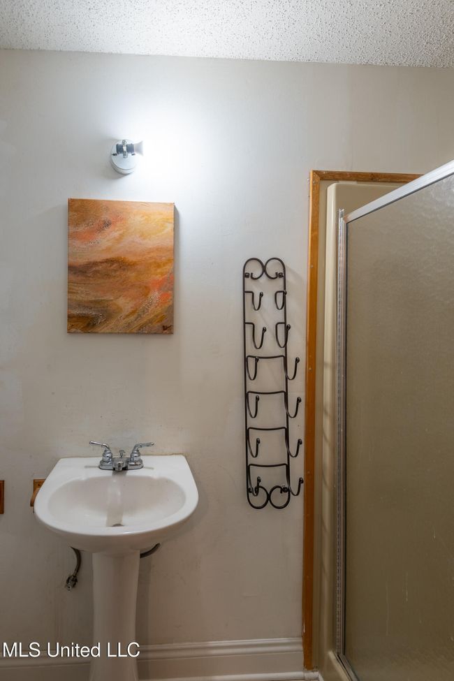211 Traceway upstair bath | Image 26