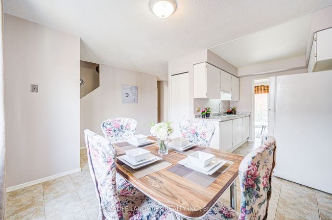 2 - 401 Keats Way, Condo with 5 bedrooms, 3 bathrooms and 1 parking in Waterloo ON | Image 14