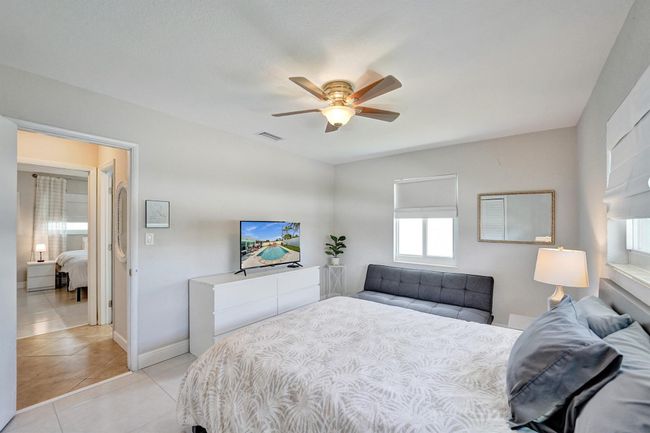 571 Se 14 Th St, House other with 3 bedrooms, 2 bathrooms and null parking in Pompano Beach FL | Image 6