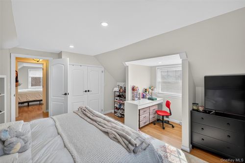 1723 Kroll Rd, East Meadow, NY, 11554-1607 | Card Image
