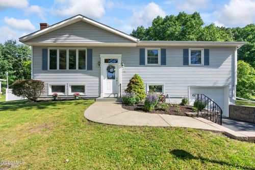 35 Comely Ln, Latham, NY, 12110-5230 | Card Image