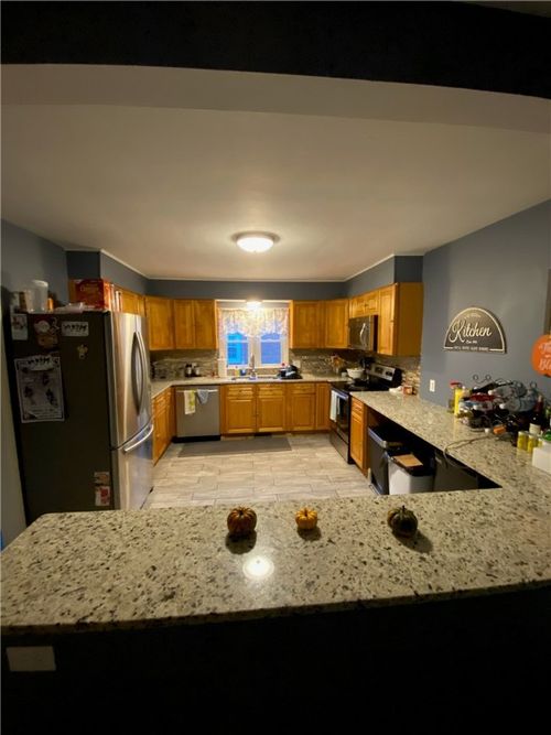 93 Huxley Ave, Providence, RI, 02908-2856 | Card Image