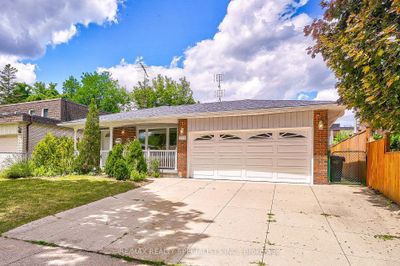 211 Cherry Post Dr, House other with 3 bedrooms, 2 bathrooms and 4 parking in Mississauga ON | Image 1