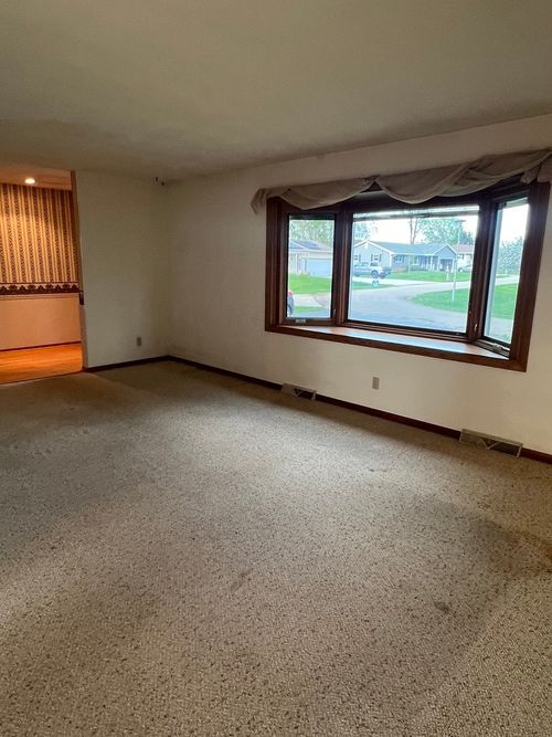 117 Wyler Dr, DAKOTA, IL, 61018-2032 | Card Image