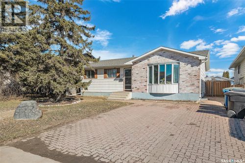 122 Clancy Dr, Saskatoon, SK, S7M4L2 | Card Image