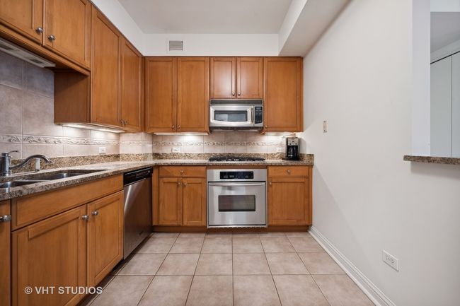 APT-303 - 25 E Superior St, Condo with 2 bedrooms, 2 bathrooms and 1 parking in CHICAGO IL | Image 9