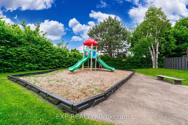 136 Darras Crt, Condo with 5 bedrooms, 2 bathrooms and 1 parking in Brampton ON | Image 42