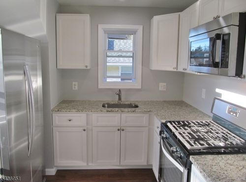 2-281 S Washington Ave, Dunellen, NJ, 08812-1644 | Card Image
