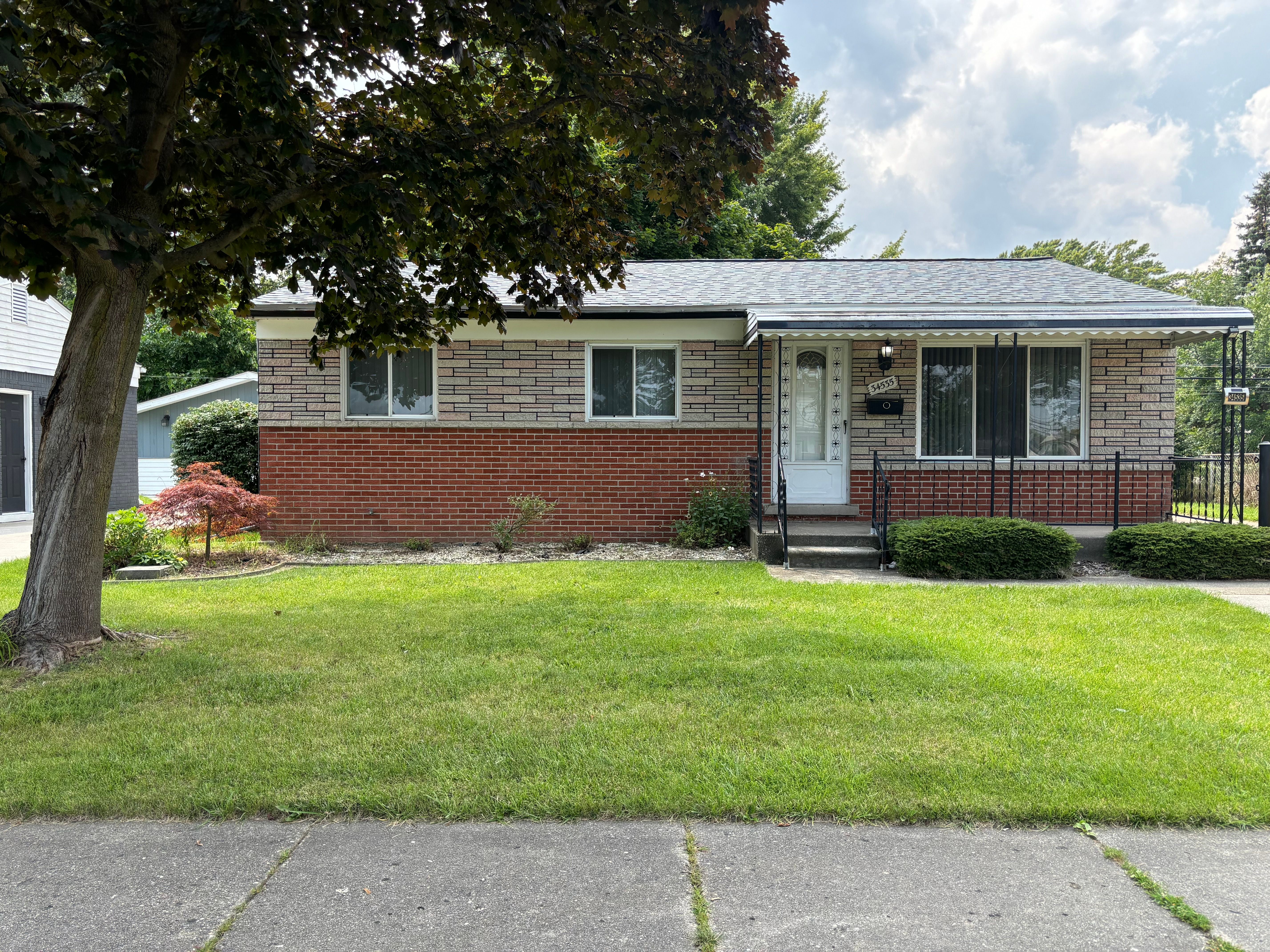Beaconsfield St, Clinton Township, MI 48035