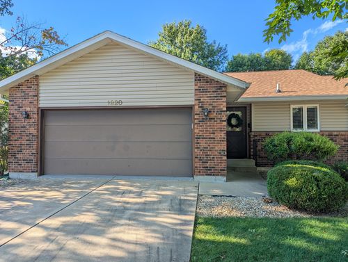 2-1820 Sierra Ct, Freeport, IL, 61032-2995 | Card Image