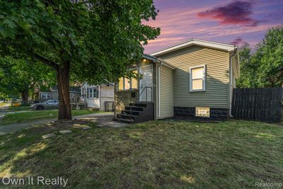 1505 E Muir Avenue, Home with 2 bedrooms, 1 bathrooms and null parking in Hazel Park MI | Image 1