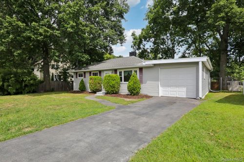 6 Madelaine Ter, Middletown, NY, 10940-6703 | Card Image
