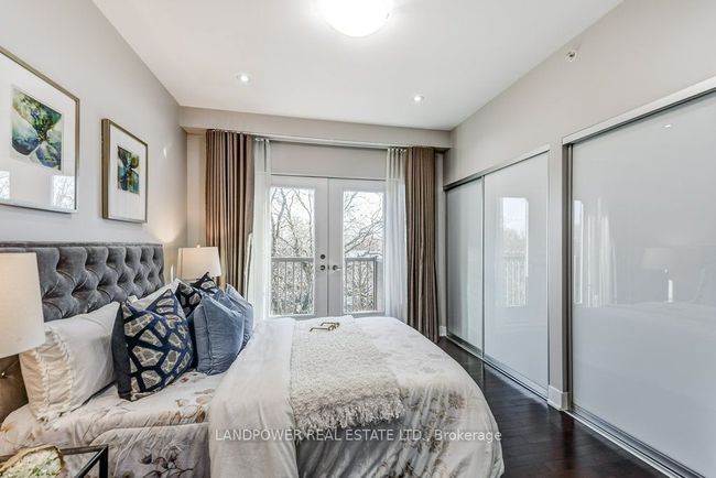 991 Dundas St E, House attached with 3 bedrooms, 3 bathrooms and 1 parking in Toronto ON | Image 31