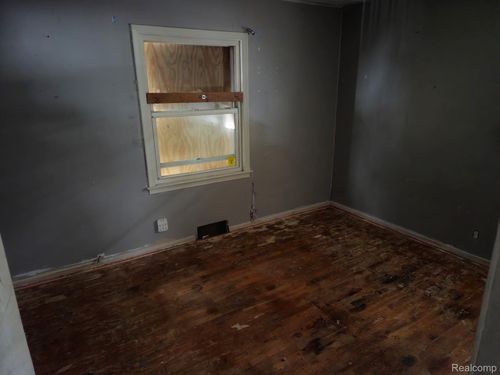 1627 Blackberry Ln, Flint, MI, 48507-2352 | Card Image