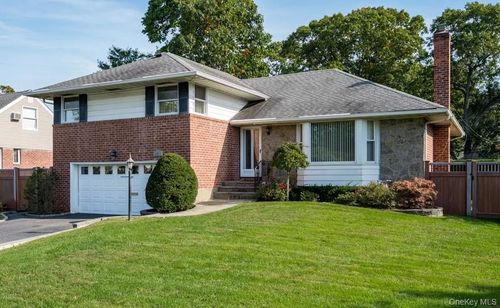 194 Rhododendron Dr, Westbury, NY, 11590-1246 | Card Image