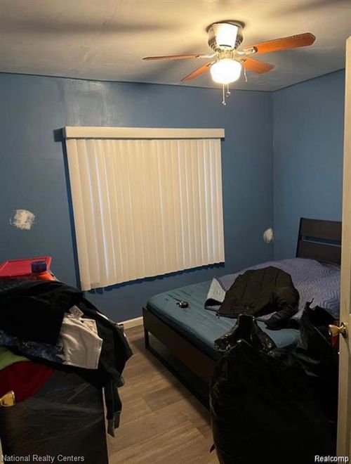 15837 Fielding St, Detroit, MI, 48223-1106 | Card Image