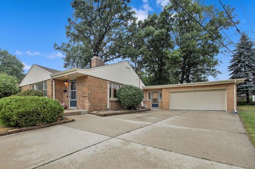 8824 W Harrison Avenue, WEST ALLIS, WI, 53227 | Card Image