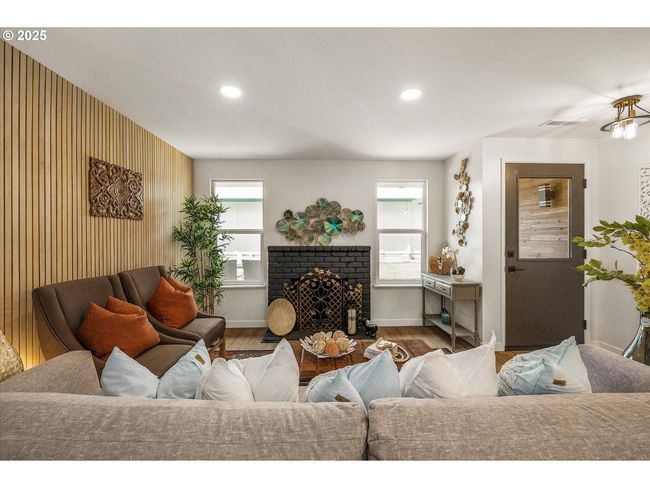 50 Nw 180 Th Ave, House other with 4 bedrooms, 2 bathrooms and 1 parking in Beaverton OR | Image 4