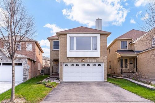 18 Nature Court, Brampton, ON, L6S5T8 | Card Image
