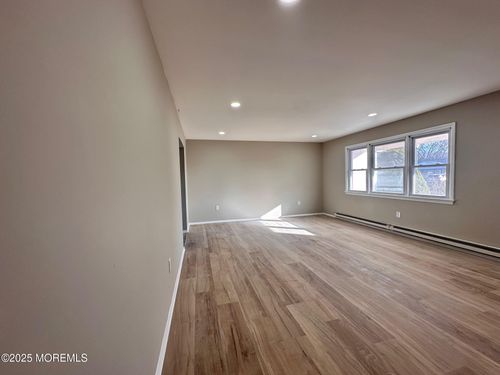 403 7th St, Waretown, NJ, 08758-2933 | Card Image