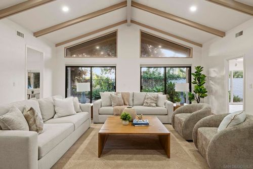 7001 Almaden Ln, Carlsbad, CA, 92009-6245 | Card Image