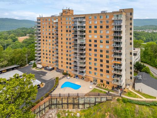 1131 Stringers Ridge Rd, Chattanooga, TN, 37405-3255 | Card Image