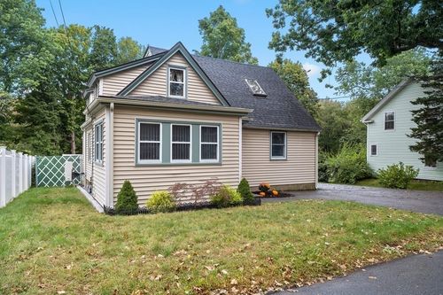 102 Orange St, Reading, MA, 01867-2634 | Card Image