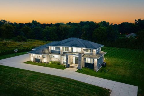 N60W26339 Katesbridge Dr, Lisbon, WI, 53089 | Card Image