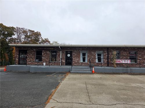 3520 Quaker Ln, North Kingstown, RI, 02852-3007 | Card Image