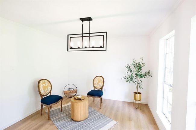 To the right of the entrance, a bright and open space that can serve as your dining room or a private office. | Image 9