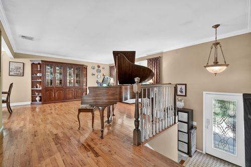 8 Fairmont Ter, West Nyack, NY, 10994-2902 | Card Image