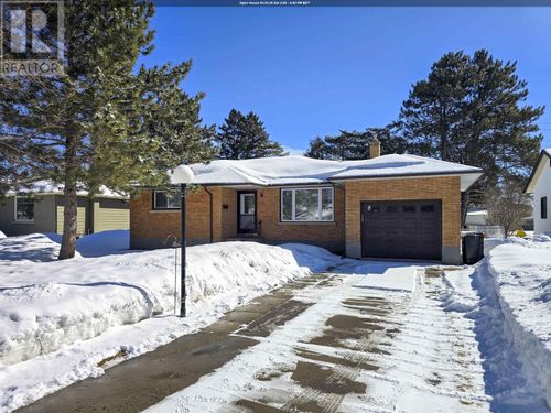 708 Linwood Cres, Thunder Bay, ON, P7E2R8 | Card Image