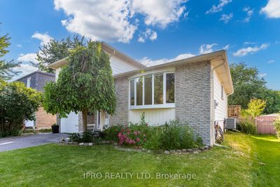 43 Grassington Cres, House other with 3 bedrooms, 3 bathrooms and 4 parking in Brampton ON | Image 3