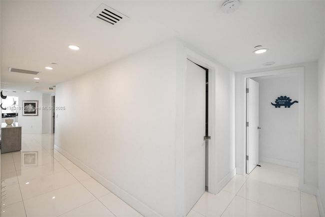 UNIT-2807 - 3301 Ne 183 Rd St, Condo with 3 bedrooms, 4 bathrooms and null parking in Aventura FL | Image 36