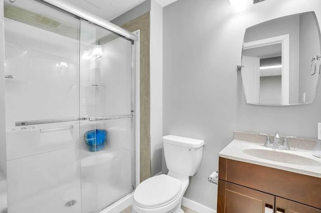 1240 Kings Heights Rd Se, House other with 4 bedrooms, 5 bathrooms and 4 parking in Airdrie AB | Image 22