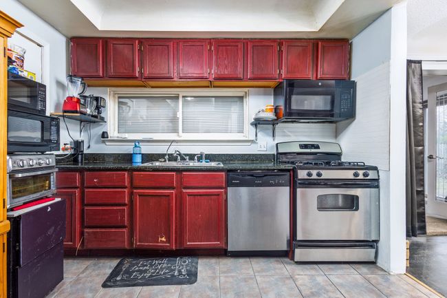 Cabinet Space, Kitchen, Stainless Steel Appliances | Image 10